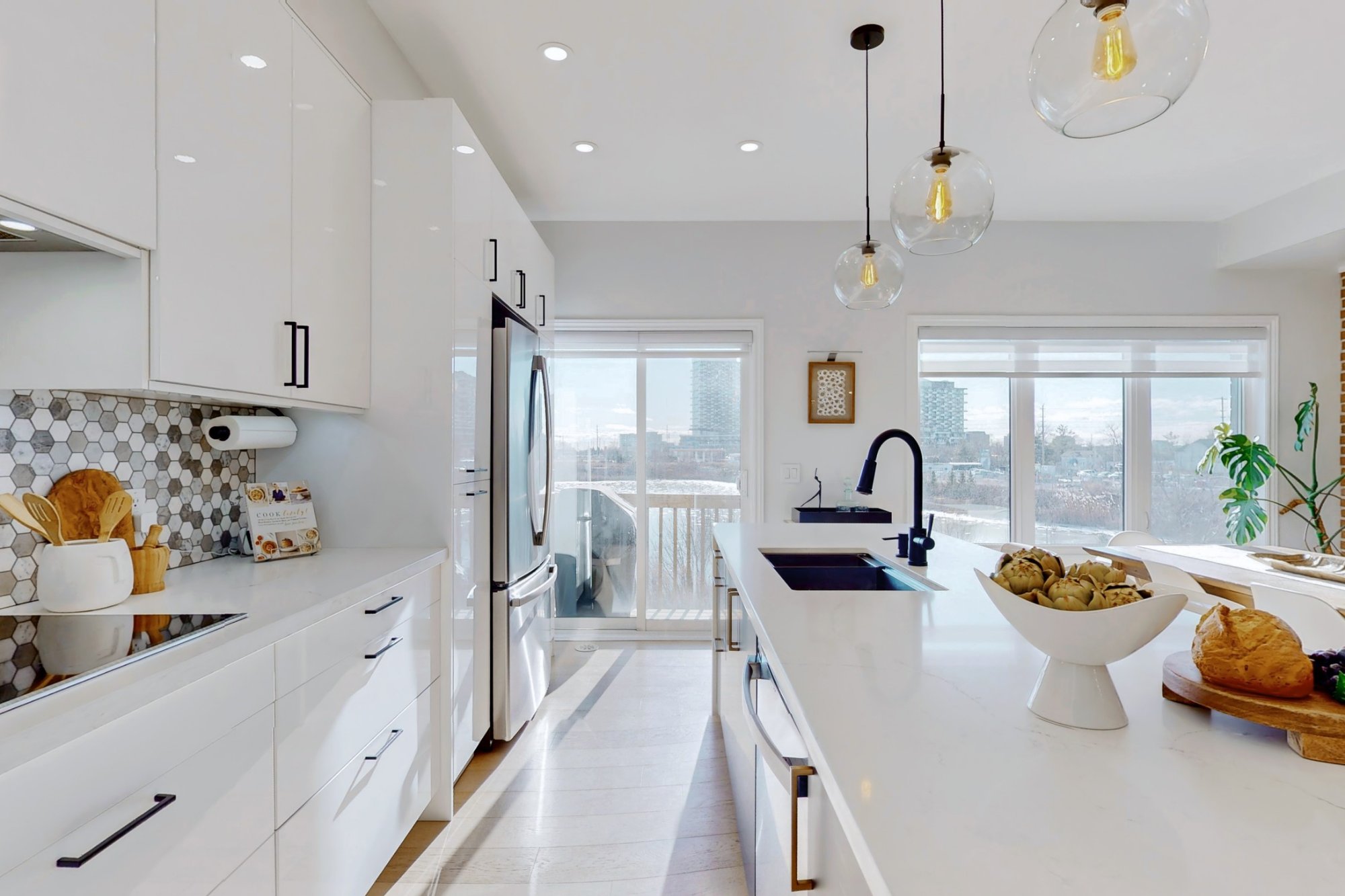 Vacant staging — kitchen with city view GTA